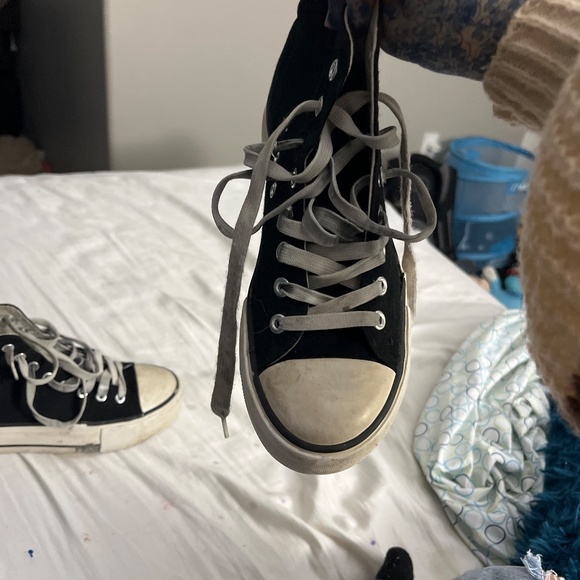 Converse - Picture 2 of 2